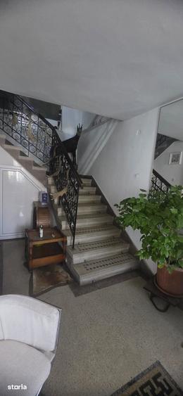 Casă cu 4 camere cu Teren 429 Mp în Calea București