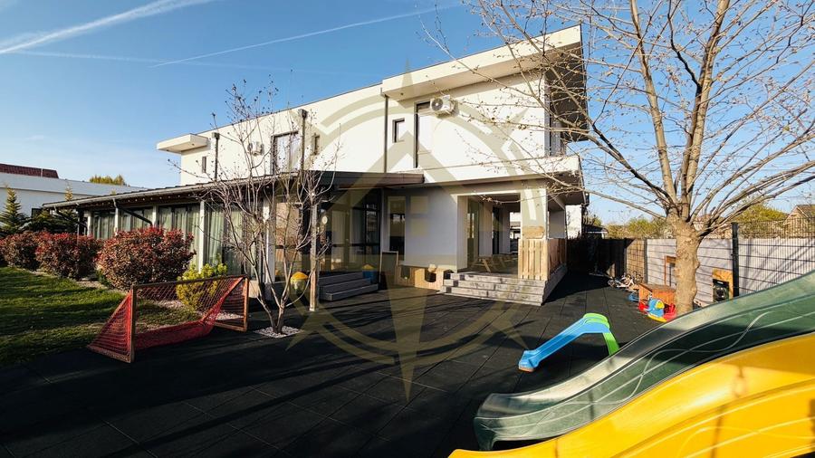 Casă cu 5 camere cu Canalizare în Corbeanca