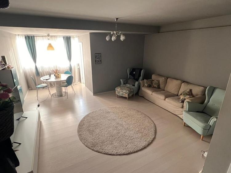 Apartament cu 3 camere decomandat în Central