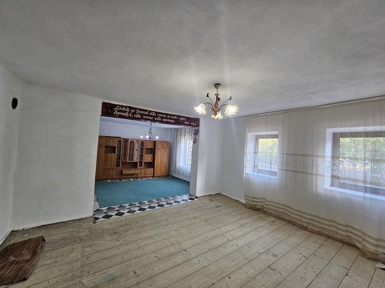 Casă cu 4 camere în Dobârca