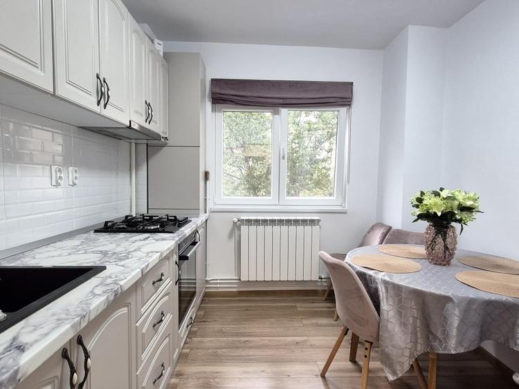 Apartament cu 2 camere semidecomandat, mobilat în 13 Septembrie