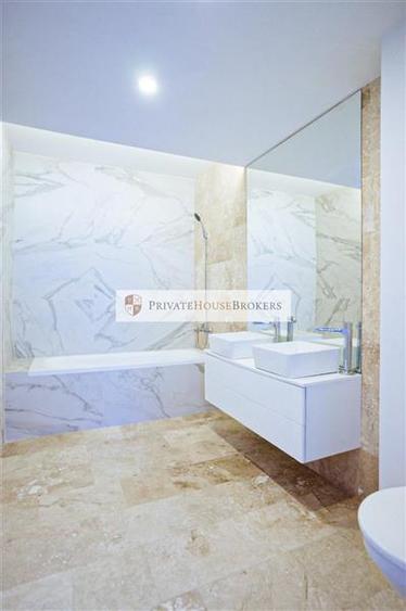 Apartament cu 3 camere semidecomandat, mobilat în Pipera