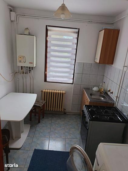 Apartament cu 2 camere decomandat în Podu Roș