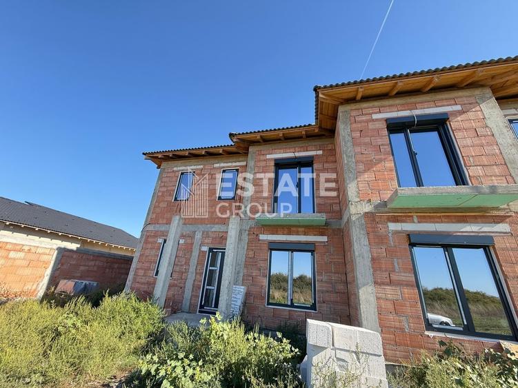 Duplex cu 5 camere cu Canalizare în Torontalului