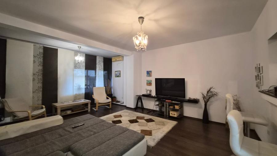 Apartament cu 2 camere decomandat, mobilat în Central