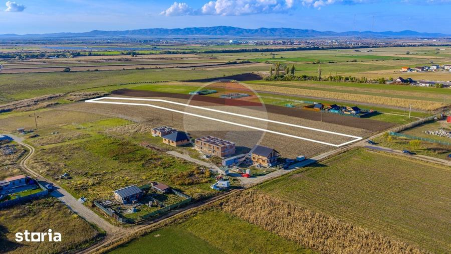 Teren de 8900 mp, în Sânpetru