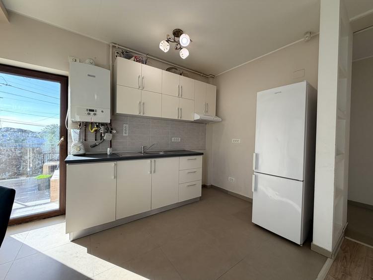 Apartament cu 3 camere decomandat, mobilat în Dumbrăvița