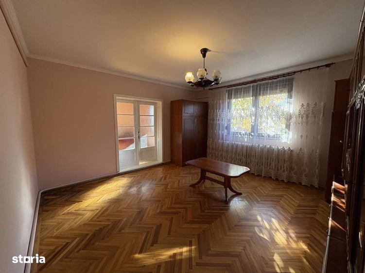 Casa Romaneasca de vanzare 8camere teren 624mp 22ml Bujac cu potential - 9