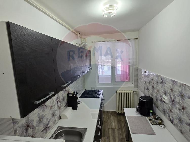 Apartament cu 2 camere semidecomandat, mobilat în Giulești