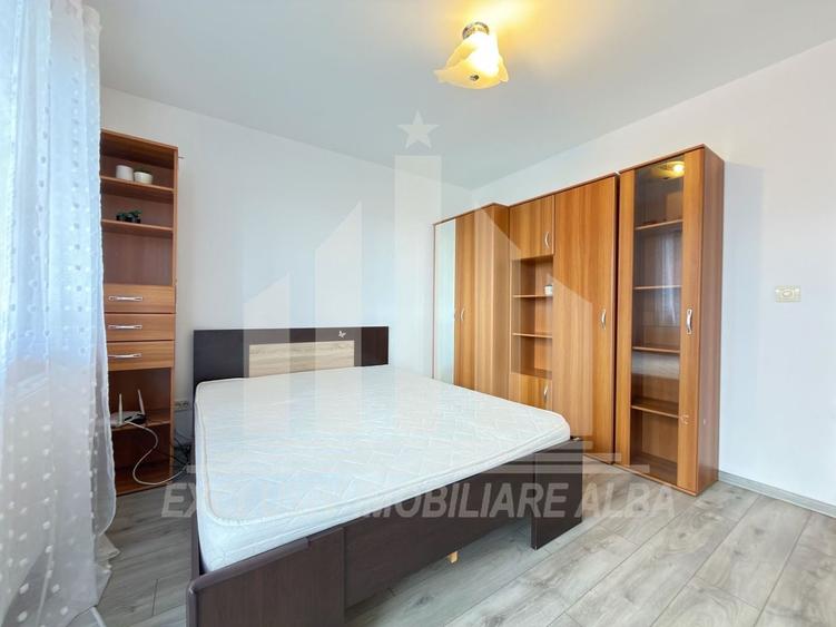 Apartament cu 3 camere decomandat în Cetate