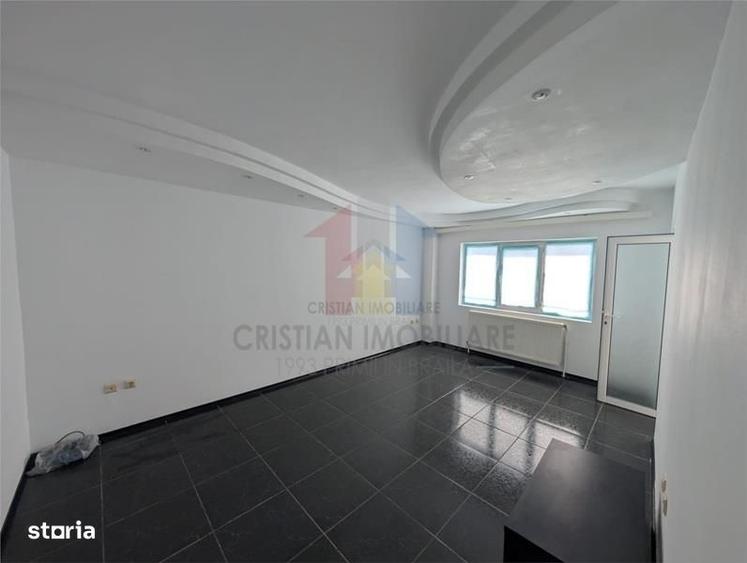 Apartament cu 3 camere decomandat în Calarași 4