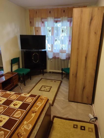 Apartament cu 3 camere semidecomandat, mobilat în Tomis Nord