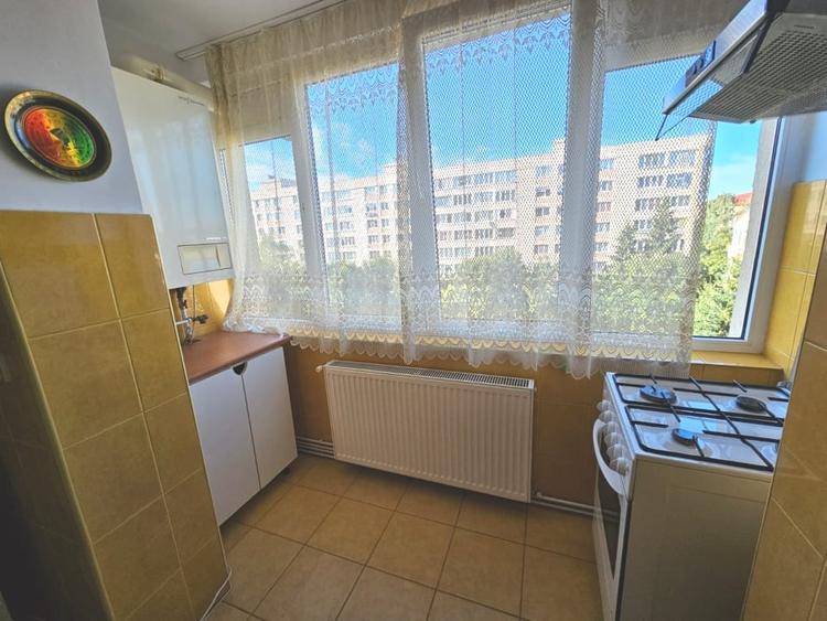 Apartament cu 3 camere decomandat, mobilat în Centrul Civic