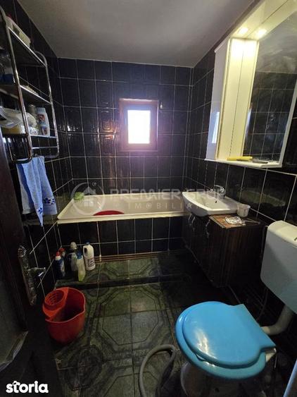 Apartament cu 3 camere decomandat în Nicolina