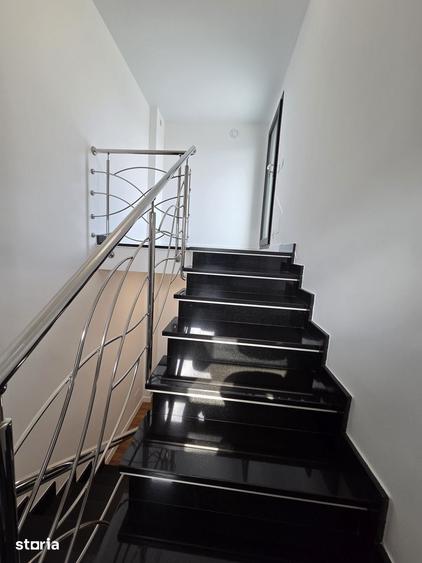 Casă cu 5 camere cu Teren 2867 Mp în Păunești