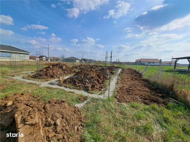 Casă cu 4 camere cu Teren 811 Mp în Biharia