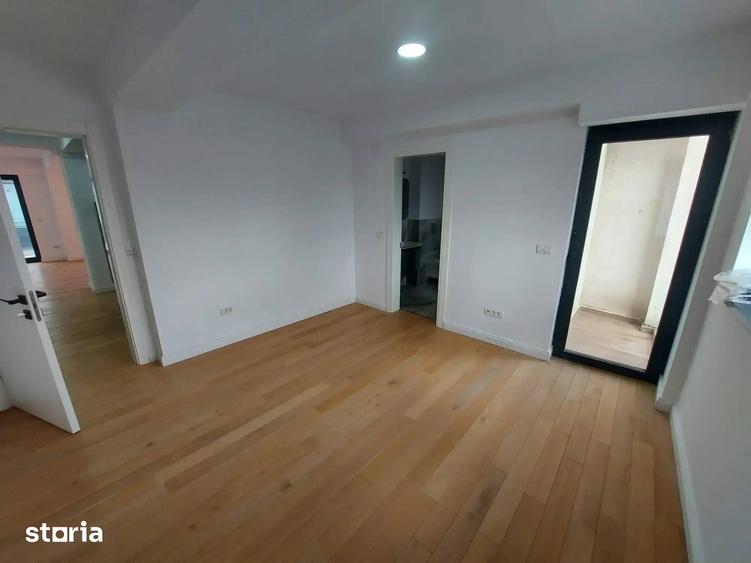 Apartament cu 3 camere decomandat în Polonă