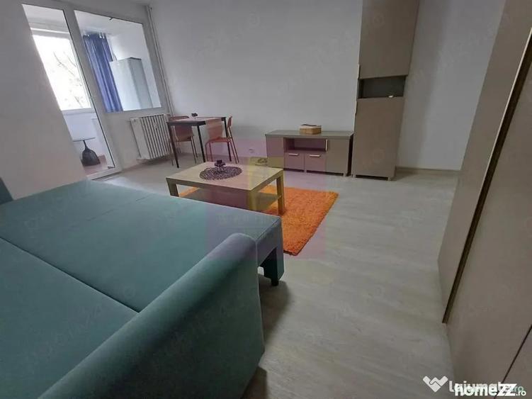 Garsonieră semidecomandată în Apărătorii Patriei
