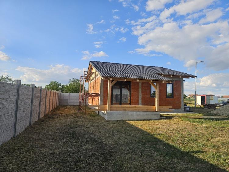 Casă cu 3 camere în Leș
