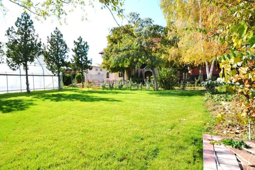 Casă cu 12 camere cu Canalizare în Odăi