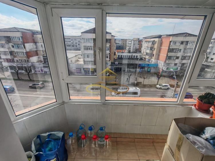 Apartament cu 3 camere decomandat, mobilat în Ștefan cel Mare