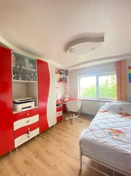 Apartament cu 3 camere semidecomandat, mobilat în Găvana