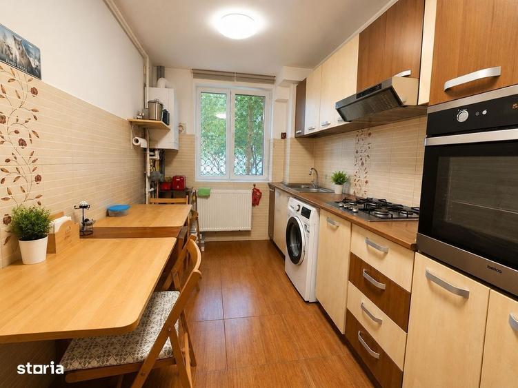 Apartament cu 4 camere decomandat în City Park Mall