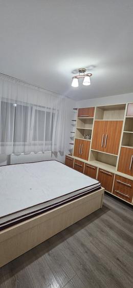 Apartament cu 3 camere decomandat în Petru Rareș