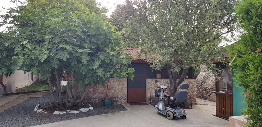 Casă individuală cu 9 camere cu Canalizare în Tuzla