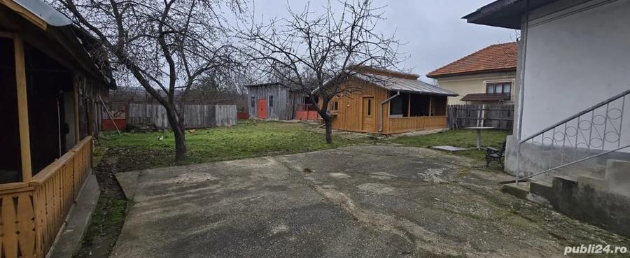Casă cu Teren 6330 Mp în Poienari
