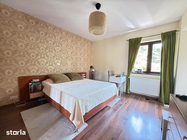 Casă cu 5 camere cu Teren 183 Mp în Vatra Luminoasă