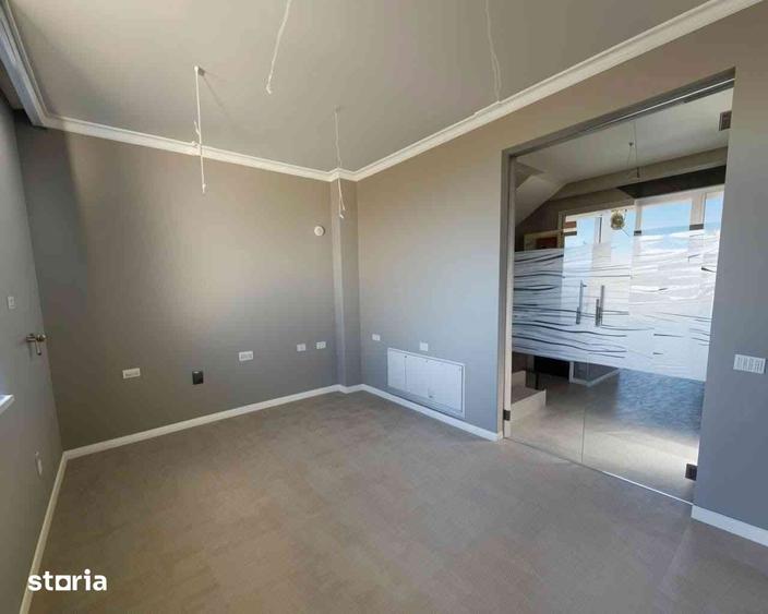 Casă cu 4 camere cu Teren 284 Mp în Sânmartin