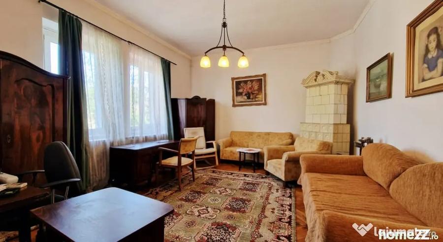 Apartament cu 5 camere semidecomandat în Dacia