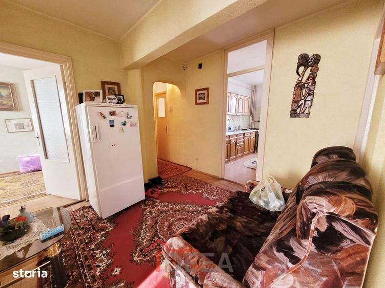 Apartament cu 4 camere decomandat în Central