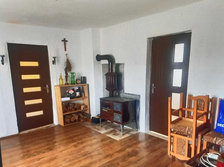 Casă cu 3 camere în Cuied
