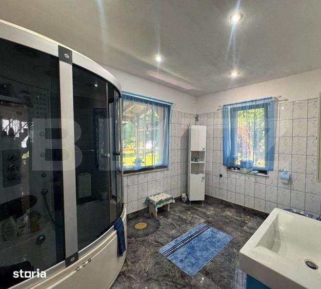 Casă cu 9 camere cu Teren 303 Mp în Central