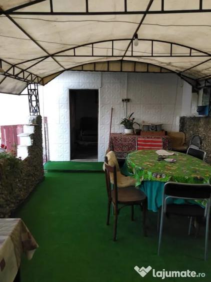 Casă cu 4 camere cu Teren 1000 Mp în Ghindeni