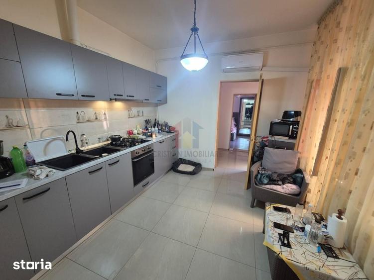 Casă cu 6 camere cu Teren 238 Mp în Central