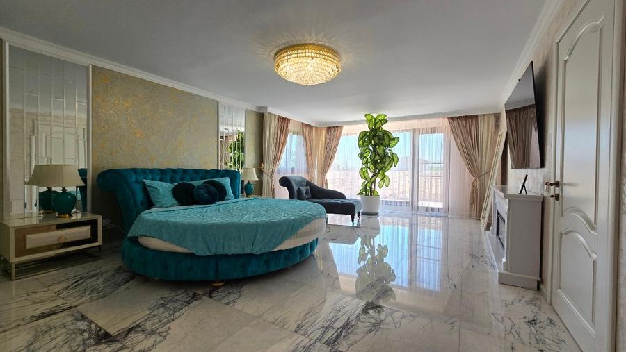 Casă cu 5 camere cu Teren 2530 Mp în Periferie