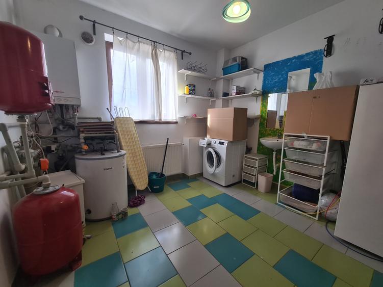 Casă individuală cu 5 camere cu Canalizare în Odăi
