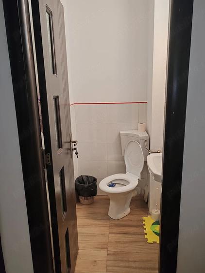 Apartament cu 4 camere semidecomandat în Central