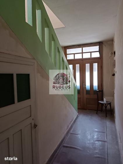 Casă cu 6 camere cu Teren 284 Mp în Central