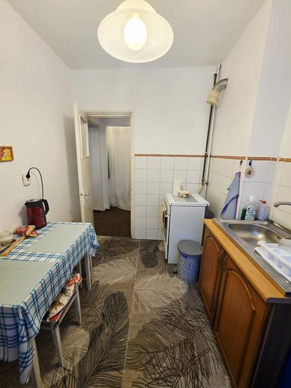 Apartament cu 3 camere semidecomandat în Democrației