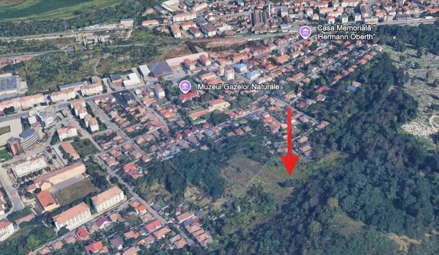 Teren de 15320 mp, în Central
