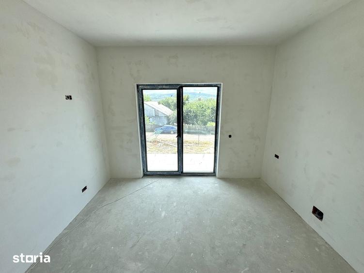 Casă cu 4 camere cu Teren 200 Mp în Holboca