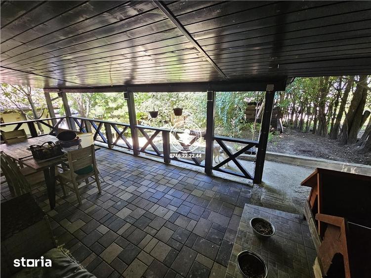 Casă cu 6 camere cu Teren 900 Mp în Aroneanu