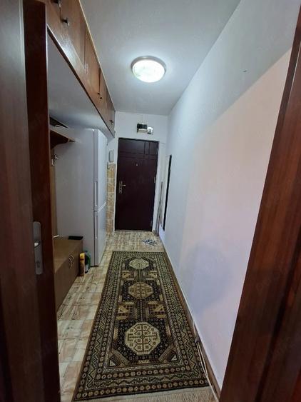 Apartament cu 3 camere semidecomandat în Spitalul Județean