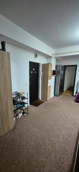 Apartament cu 2 camere, mobilat în Baza 3
