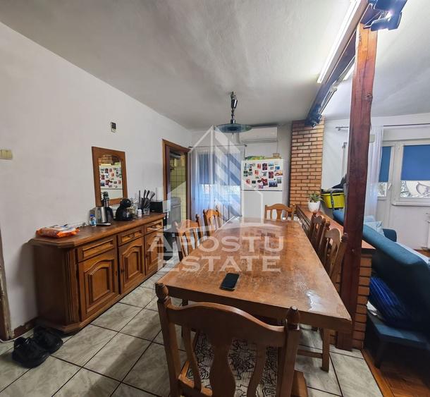Apartament cu 4 camere decomandat în Soarelui