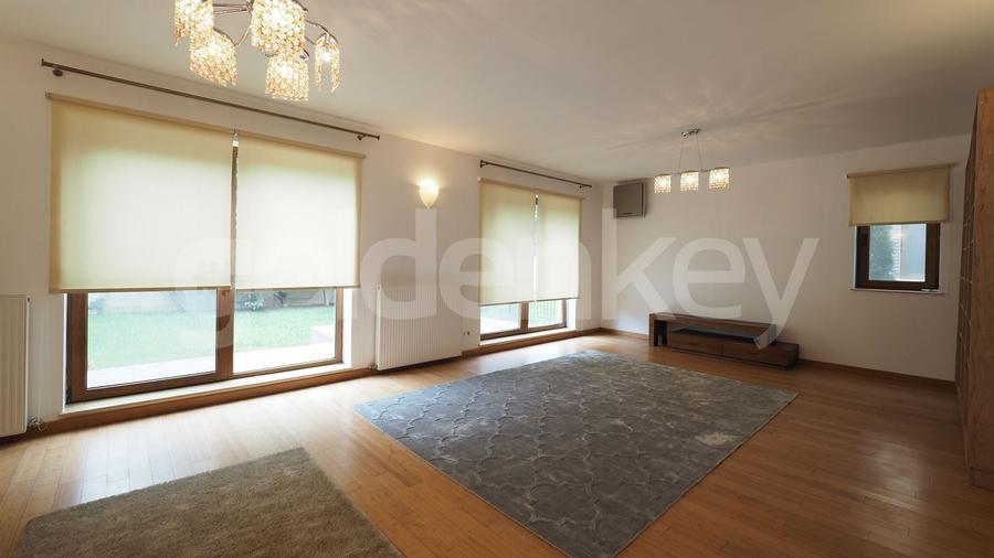 Duplex cu 5 camere cu Piscina în Iancu Nicolae
